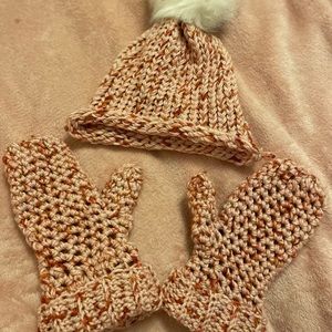 Handmade hat and mittens set! 🎀